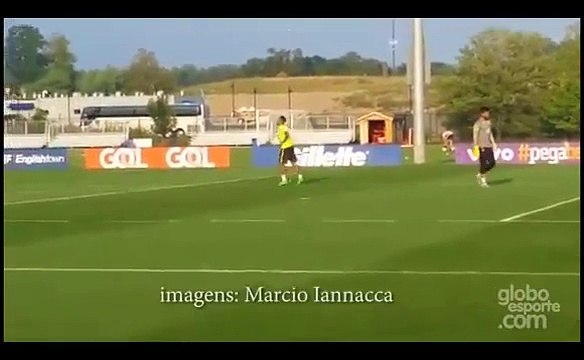 Neymar fait des pompes après deux jolis buts à l'entraînement du Brésil