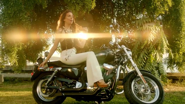 Tuğba Özerk Bu Gece