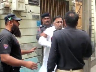 Funny Police Raid in Pakistan