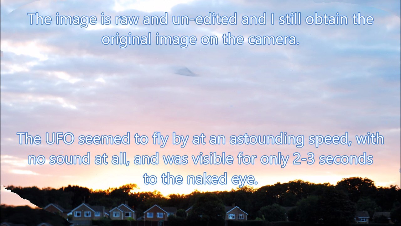 UFO Amazing Large Triangular Object Moving Extremely Fast ! England 16/08/15