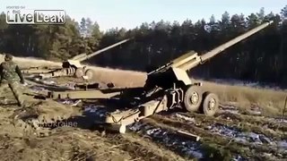 Ukrainian national defence forces open fire with two 152mm 2A36 Giatsint-B field guns