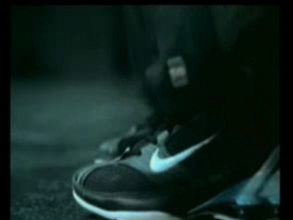 Woman break dancer_pub Nike 2005
