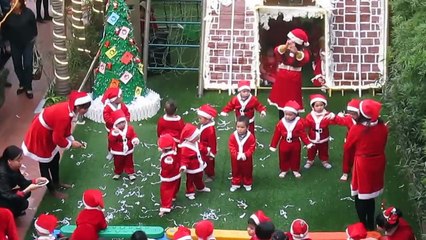 Tiết mục nhảy aerobic " A more mio" của lớp Vịt con (Phần 2)