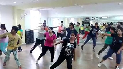 Abhi Toh Party Shuru Hui Hai khubsurat Sonam Kapoor manusagar - Reel.pk