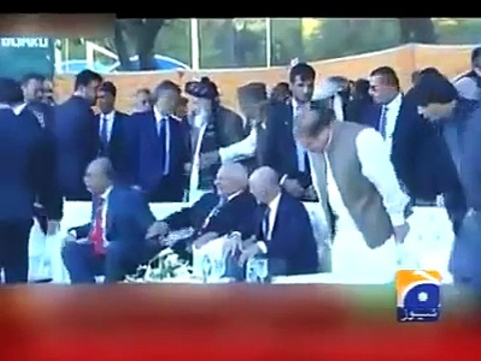 PM of Pakistan being Ignored by Afghan PM.. literally