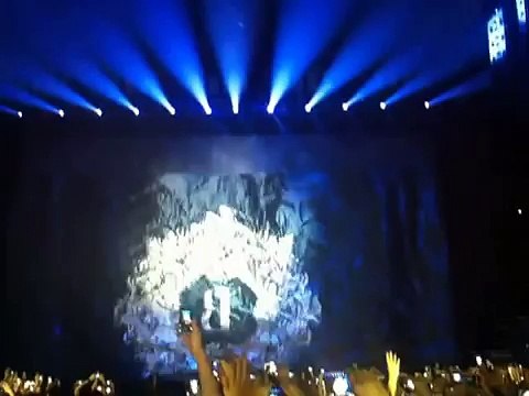 Beyonce -Opening (Who run the world) Mrs.Carter show tour Belgrade, Serbia 15.04.2013