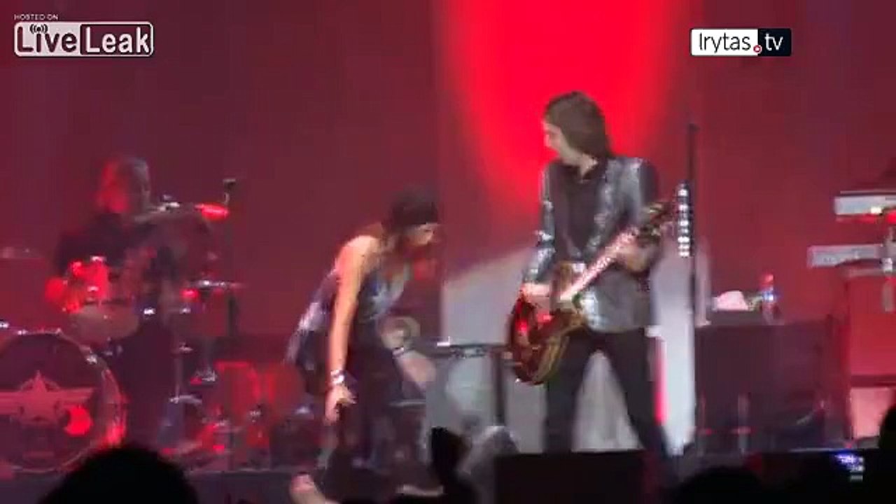 Marie Fredriksson falls on stage epic fail