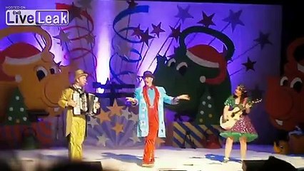 Christmas Singing Kettle At Whitehall Theatre Dundee