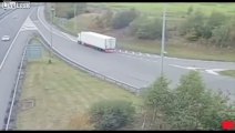 Truck Driver Misses Motorway Entry - Enters via Exit & U-Turns