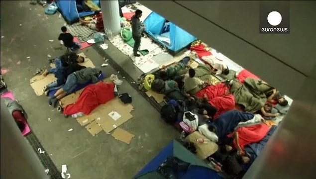 Ουγγαρία: Με λεωφορεία μεταφέρονται μετανάστες από τη Βουδαπέστη στην Αυστρία