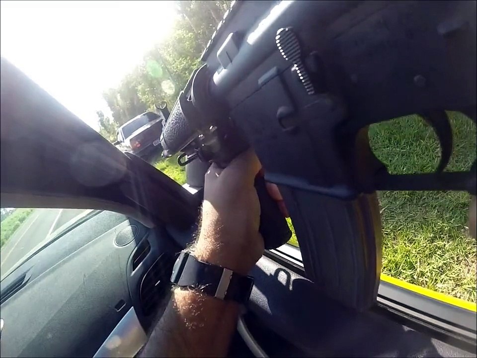 police approaching driver who smuggled cigarettes from Paraguay