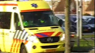 ambulance en politie:  spoed : zadelmakerstraat Velserbroek VKO met letsel