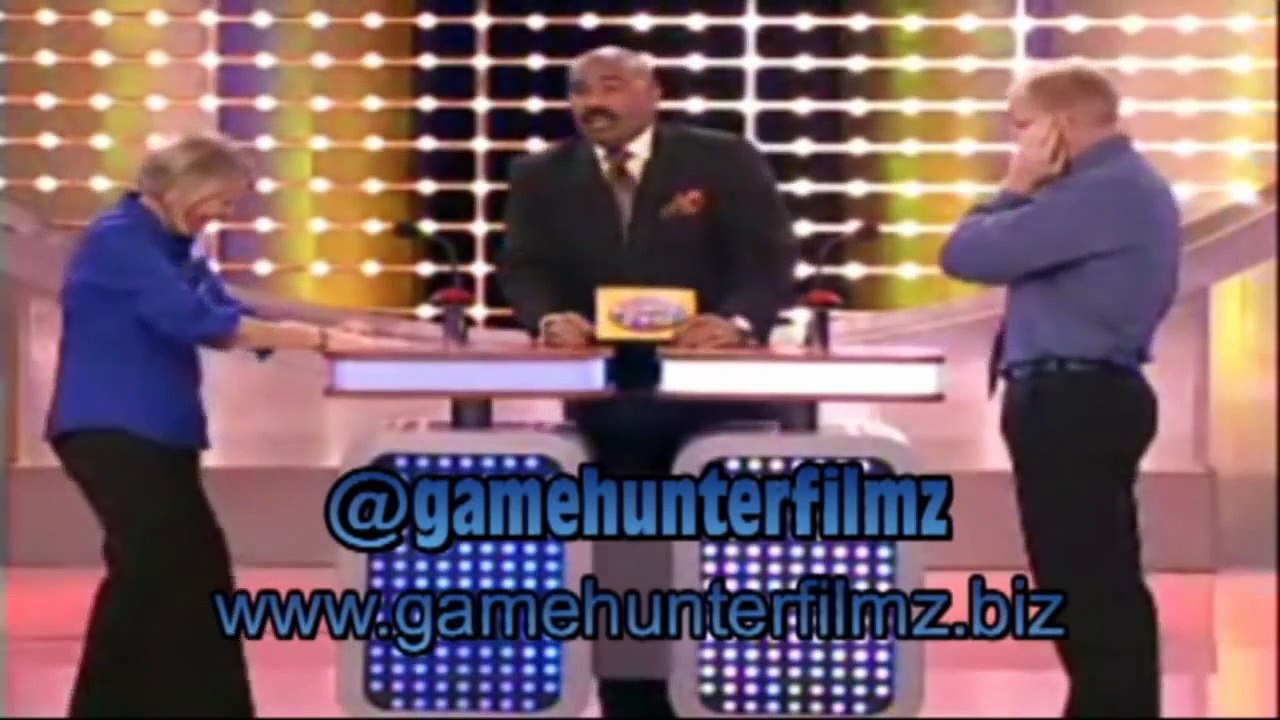 White guy wants  to pass the weed on Family Fued hosted by Steve Harvey