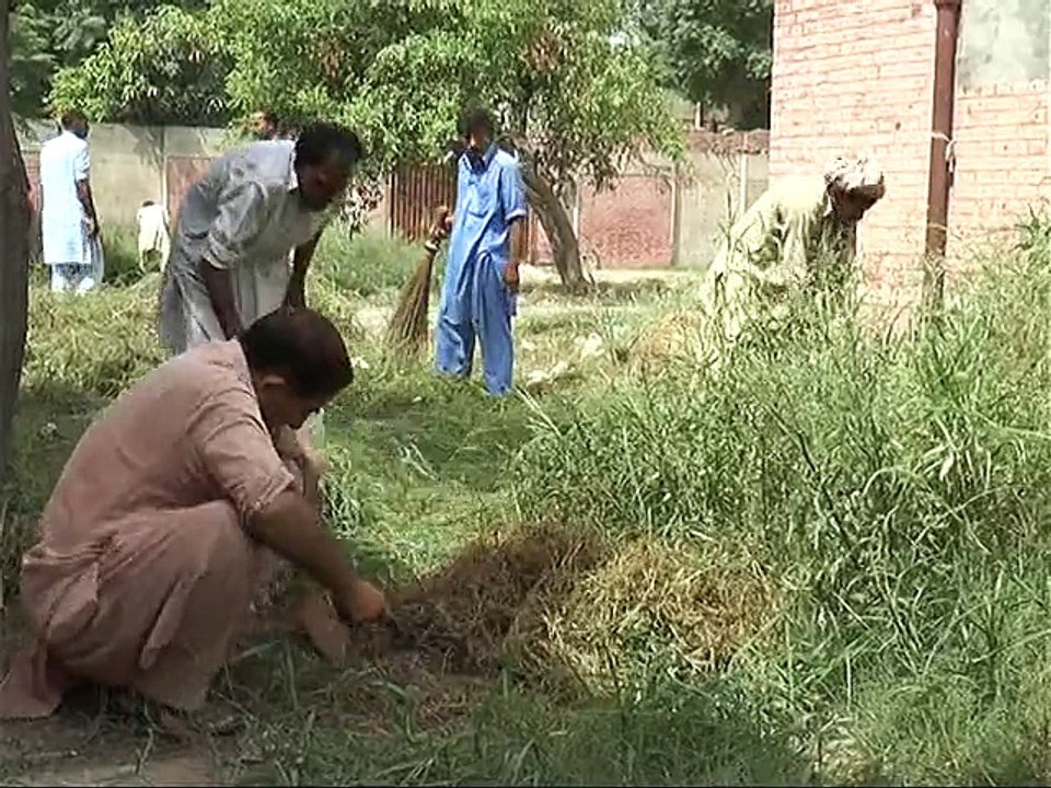 ٹوبہ ٹیک سنگھ ڈسٹر کٹ ہیڈ کوارٹر ہسپتال میں سہولیات کا فقدان ،ہسپتال عملہ خود رو جھاڑیاں کاٹنے پر لگا دیا گیا مریض خوار