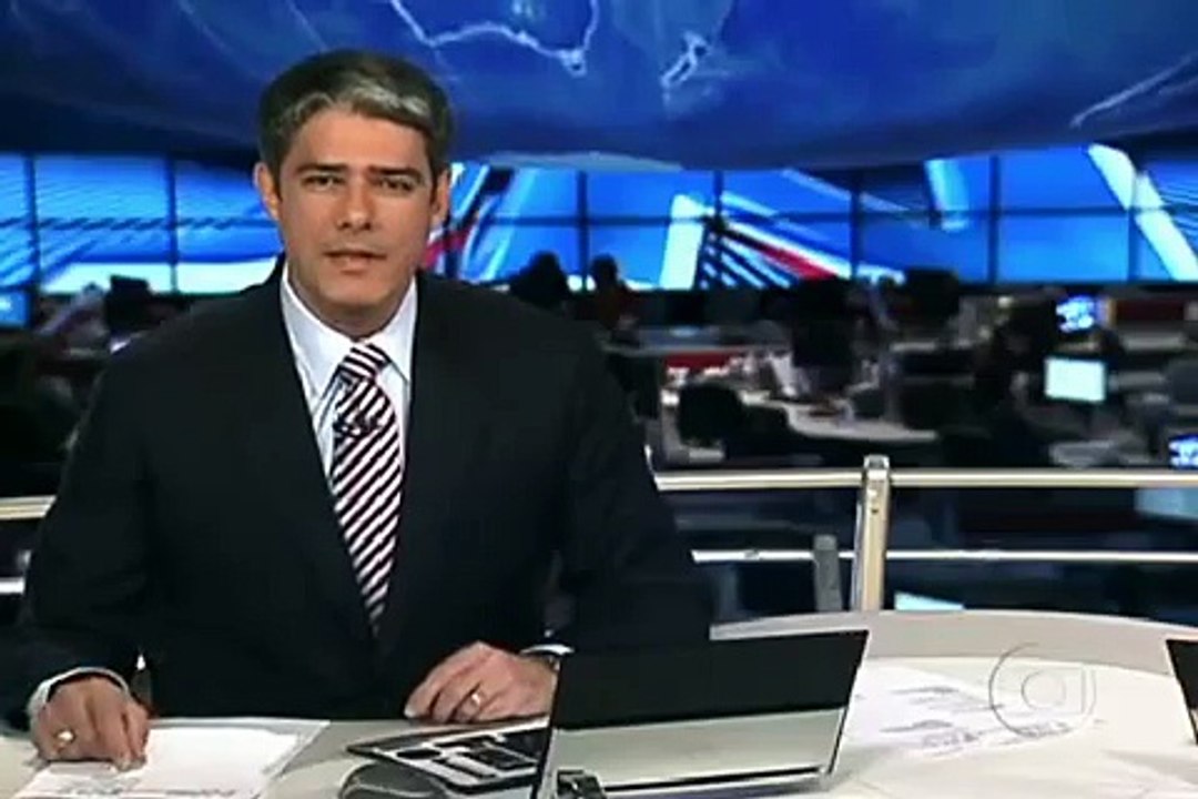 Dilma "Rolando o Lero" Rousseff na França: essa anta não consegue pronunciar uma frase inteira