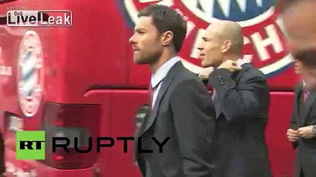 Holy See: See Pope Francis meet the German Champions Bayern Munich