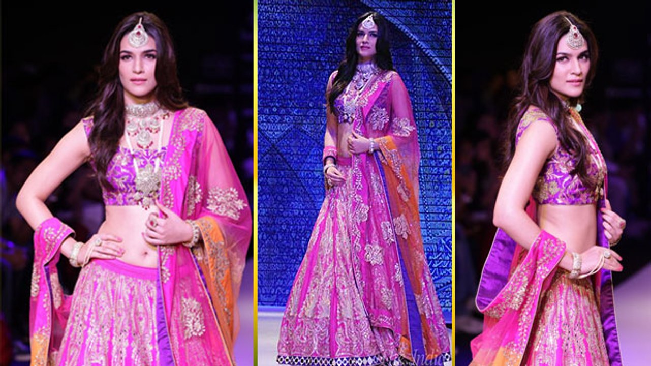 IIJW 2015: Kriti Sanon Ramp Walk