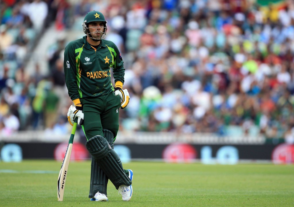 Misbah ul Haq Great 3 Catches - 1st T20 in dubai