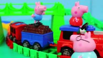 Neo Tracks Train Series Peppa Pig and George Pig Fall Off the Train with Daddy Pig Toy Review