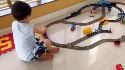 Tải video: Mateus Com Thomas e Seus Amigos - Trackmaster - Mateus With Thomas & Friends