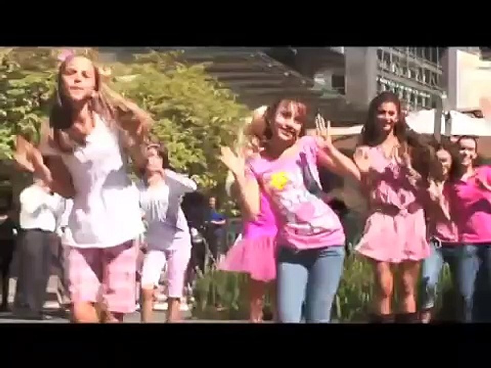 BAILE DE MUÑECAS BARBIE Y NIÑAS EN ANTARA MEXICO