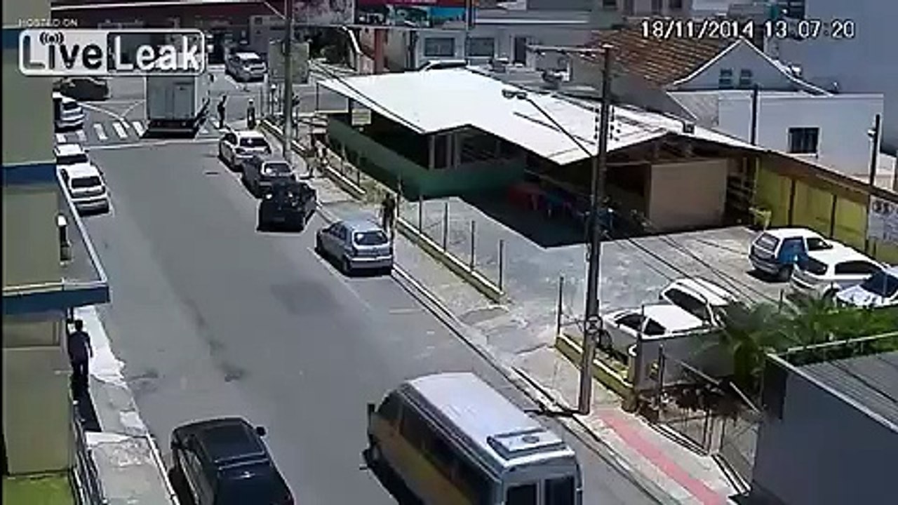 Man Changing Light Bulb Falls 10 Floors To His Death