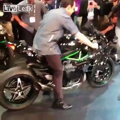 Kawasaki Ninja H2R sounds like a goddamn Cougar