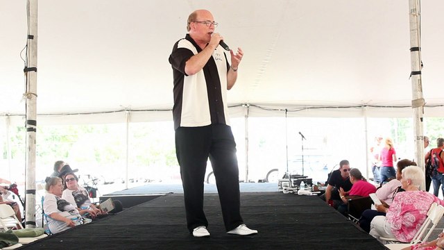 Gordon Piper sings 'It Hurts Me' Elvis Week 2015