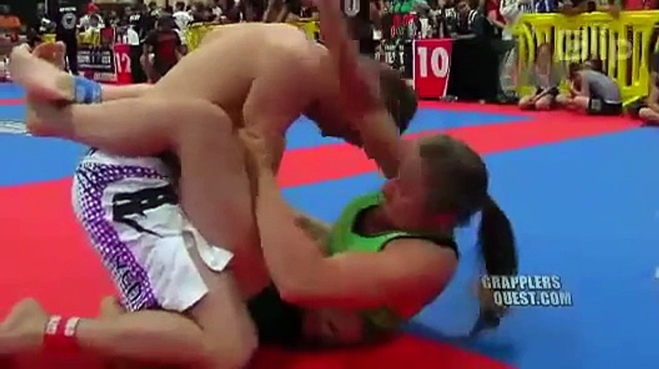 Guy defeat by girl in free wrestling MMA