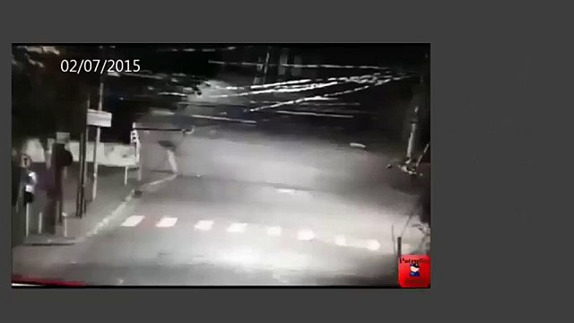 Viatura da PM é recebida a tiros durante roubo a caixa eletrônico em SP