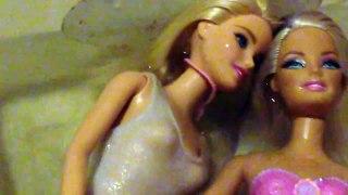 Novela Barbie Capítulo.1.: Luciana e Júlia na Piscina
