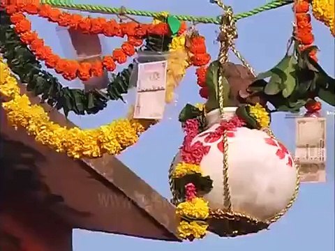 Yeh Rishta Kya Kehlata Hai- Naksh Turns Shri Krishan & Save A Girl From Goons- 5 September 2015