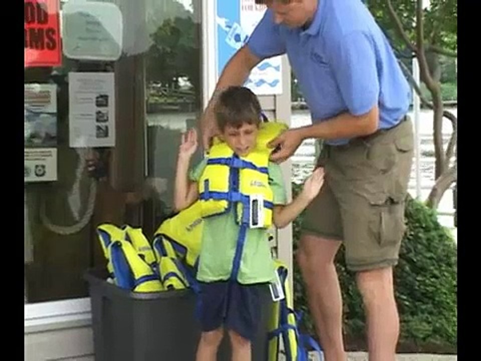 How to Select and Fit a Life Jacket on a Child