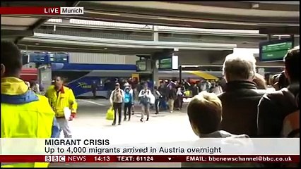 Welcome to Germany - People applaud and greet migrants with gifts as they arrive in Munic