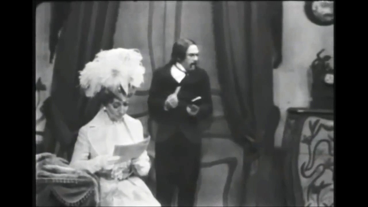 Robert Hirsch interprète Bouzin dans "Le Fil à la patte" de G. Feydeau