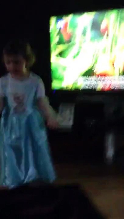 2-Year-Old Girl Berates Mother for Laughing During Performance