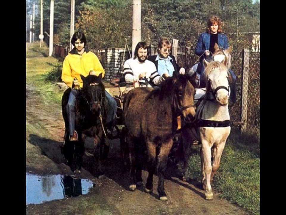 4 PS - Vor unserm Hause (1977)