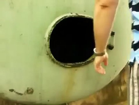 Man sings Ave Maria his head in a tank.. Hilarious and beautiful!