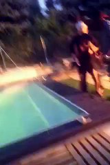 Jeté à l'eau comme un vrai poisson pourrit !