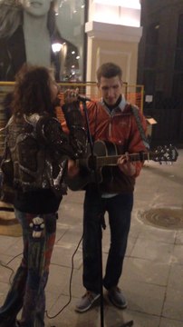 Steven Tyler sings with street musician in Moscow - I don't want to miss a thing / Aerosmith
