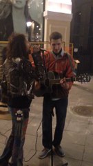 Steven Tyler sings with street musician in Moscow - "I don't want to miss a thing" / Aerosmith