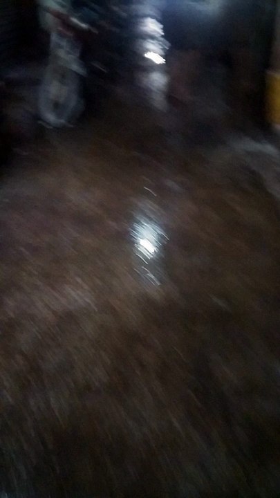 LASBELA  NASEEM CLOTH MARKET K SAMNE INTAHI GANDA HOTEL JISKA KITCHEN JAHA PER COCKROACH GUTTER KA PANI USSE KHANA TYAR