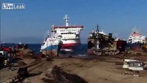 Dramatic crash footage- Ferry crashes onto shore in Turkey