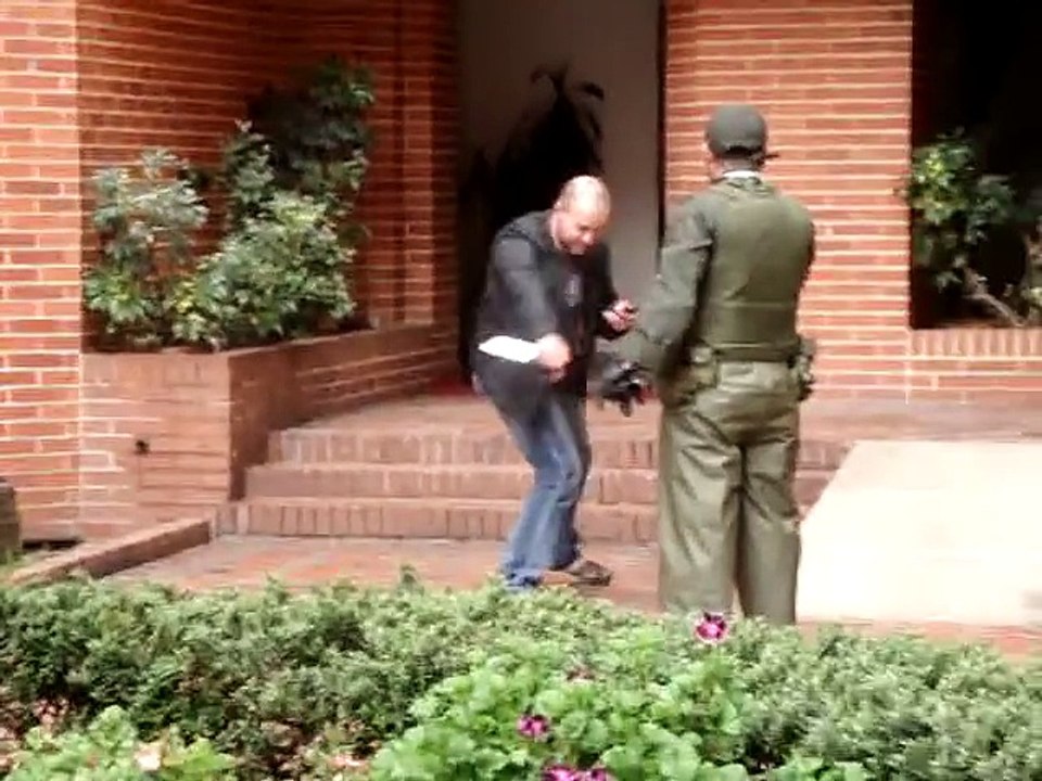 Arrestation d'un homme avec un couteau