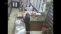 لڑکی نے دوکاندار کو کس طرح دھوکہ دیا ویڈیو دیکھیں