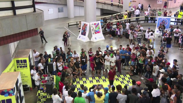 Brésil: le métro de Rio au rythme du funk des favelas