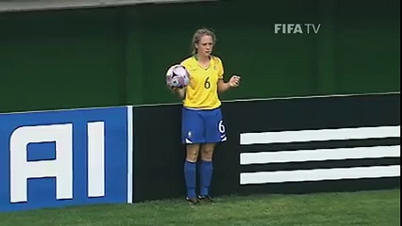 How to woman play Football