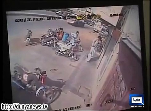 Dunya News-Dunya News obtains CCTV footage of Karachi bank robbery