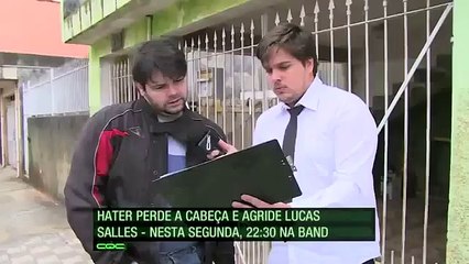 Repórter do CQC leva soco na cara de hater