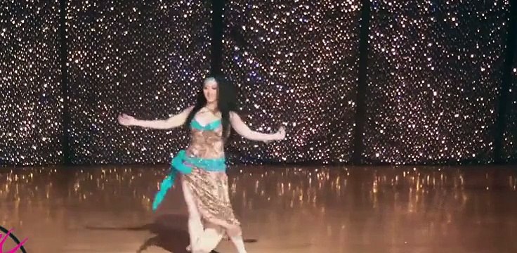 مش صافيناز .رقص شرقي مصري .Hot Belly Dance - Shaabi